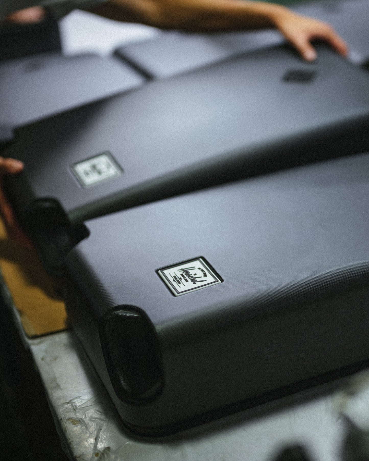 Herschel HeritageTM Hardshell Large CarryOn Luggage – Herschel Supply Co. USA